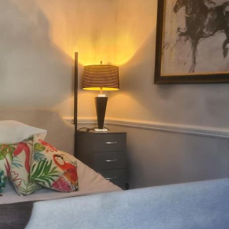 Parc Lodge Guesthouse Bridgend  Eksteriør bilde