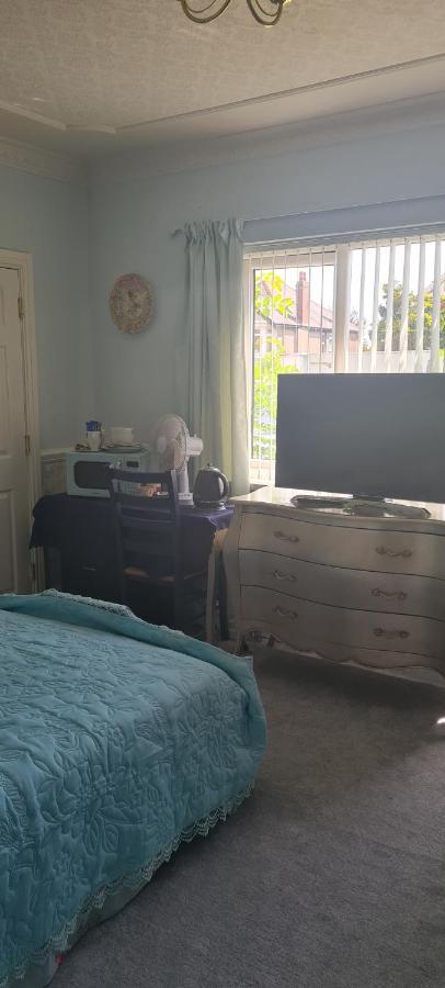 Parc Lodge Guesthouse Bridgend  Eksteriør bilde