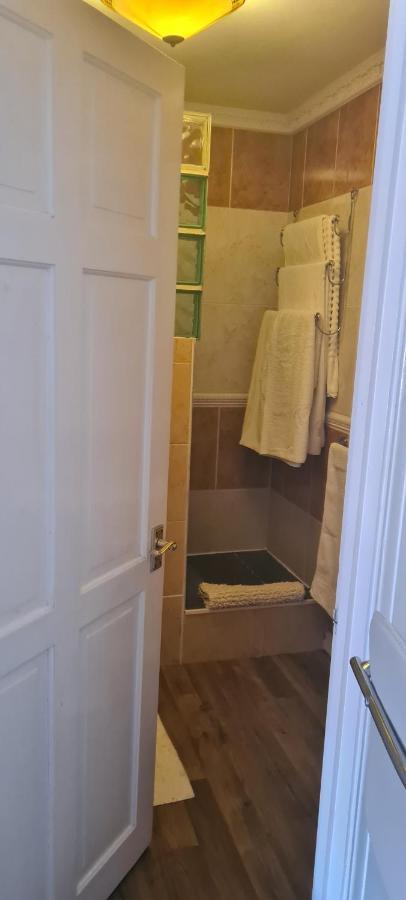 Parc Lodge Guesthouse Bridgend  Eksteriør bilde