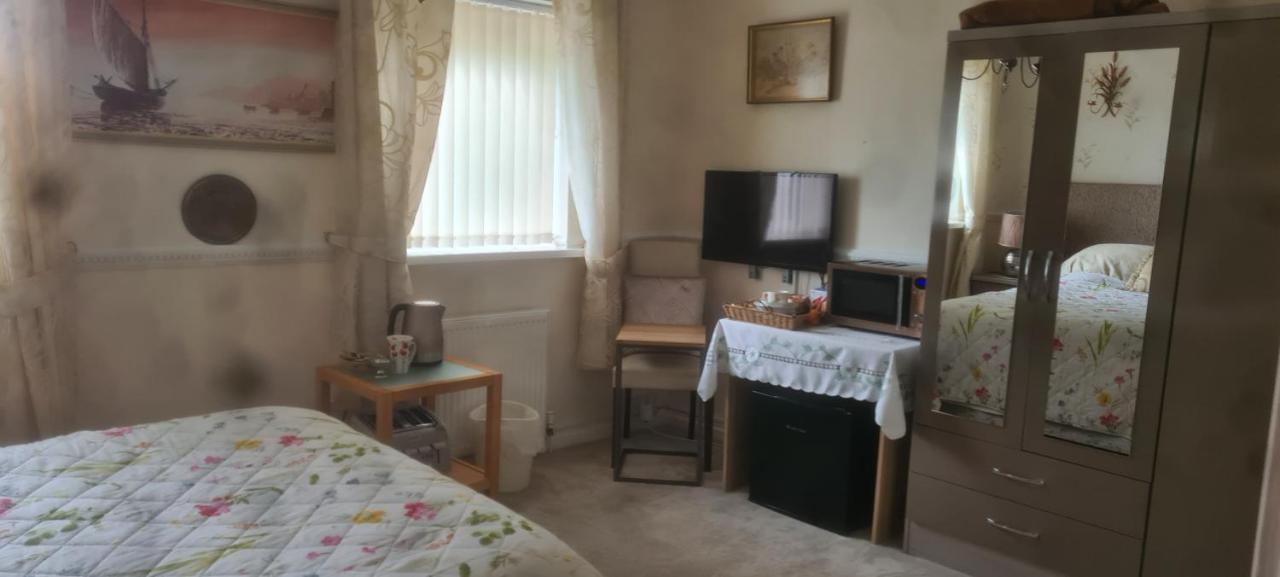 Parc Lodge Guesthouse Bridgend  Eksteriør bilde