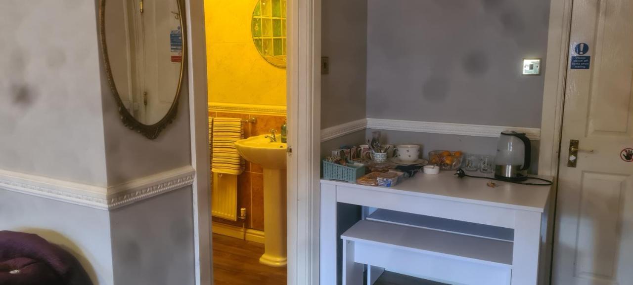 Parc Lodge Guesthouse Bridgend  Eksteriør bilde